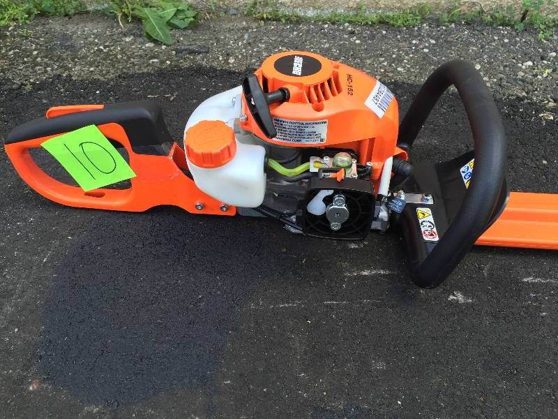 lot 10 image: Echo 20 in. 21.2cc Gas Hedge Trimmer Model # HC-152 in like New working conditions