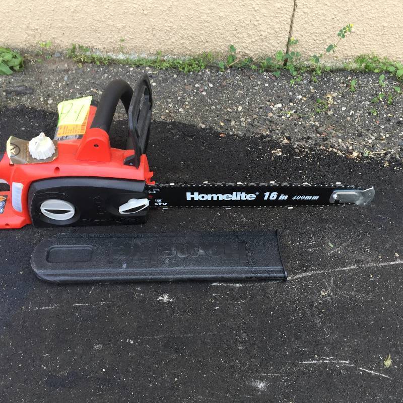 lot 16 image: Homelite 16 in. 12-Amp Electric Chainsaw Model # UT43122B working conditions