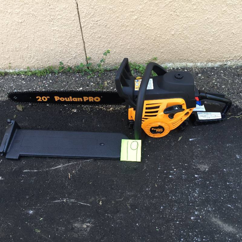 lot 19 image: Poulan Pro 20 in. 50cc Chainsaw  working conditions