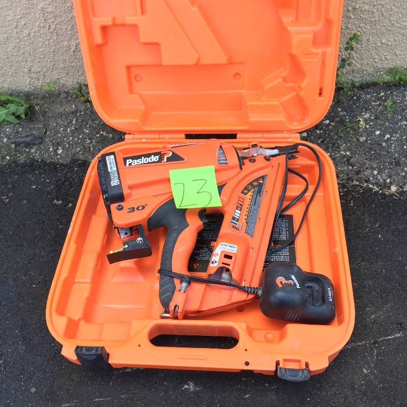 lot 23 image: Paslode CF325XP Lithium-Ion Cordless 30° Framing Nailer  in like New Conditions