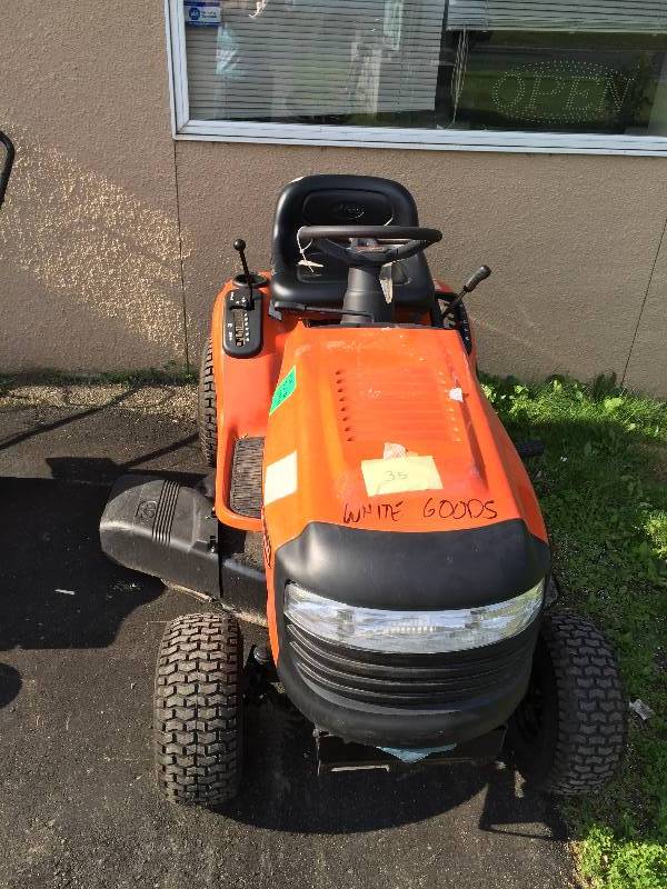 lot 35 image: Ariens A175G42 Briggs and Stratton 42 in. 17.5 HP 6-Speed Gear Front-Engine Riding Mower working conditions