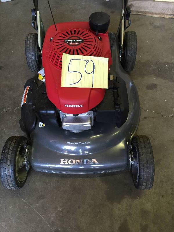 lot 59 image: Honda 21 in. Push Mover Walk-Behind Gas Mower Model # HRS216K5PKA in like New Working Conditions