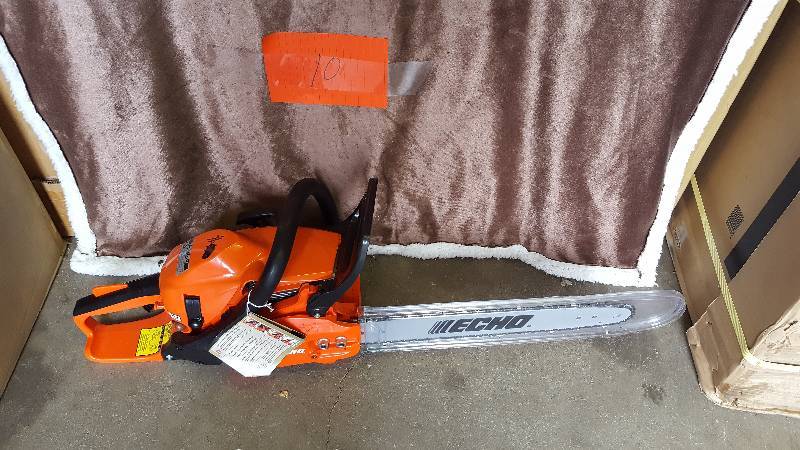 Echo 16 in. 34cc Gas Chainsaw Model # CS-352 in like new working conditions