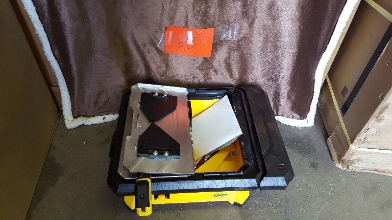 QEP 34 HP Wet Tile Saw with 7 in. Diamond Blade in Working Conditions