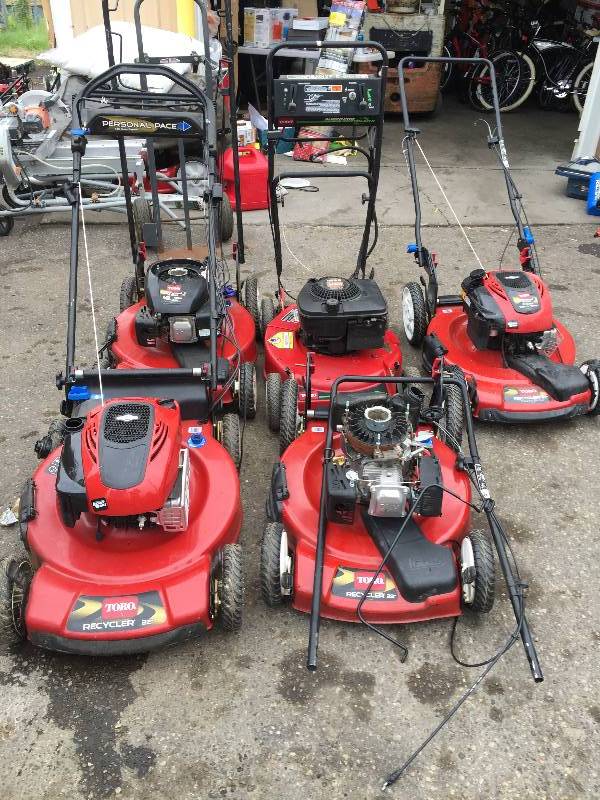 Lot of 5 toro mower for parts o repair all the motors have commpresion