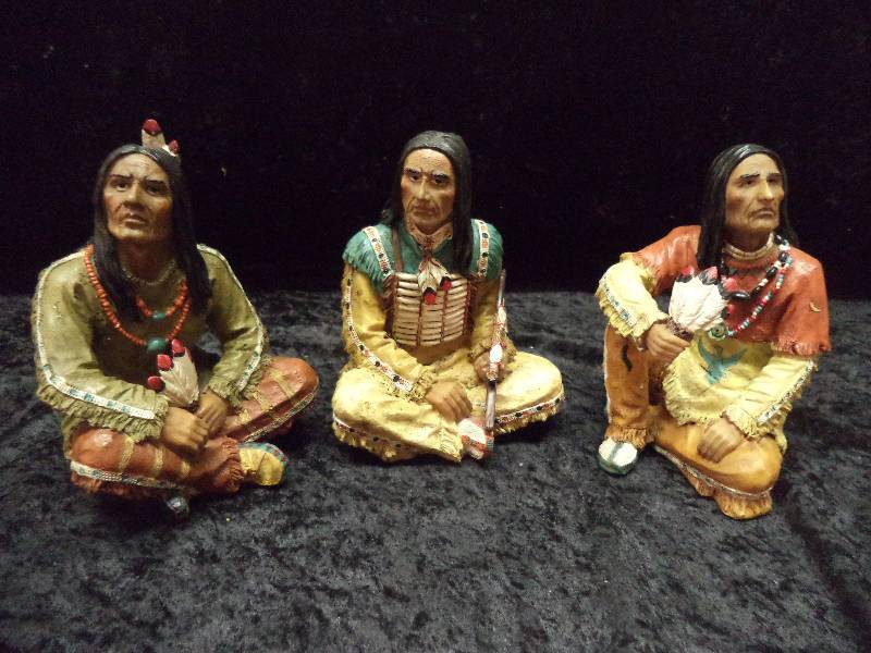Lot - Sitting Native American Chiefs, 5, resin