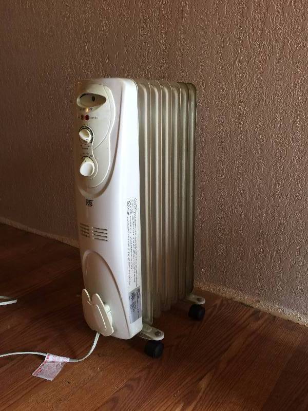 lot 24 image: Room Essentials Floor Heater