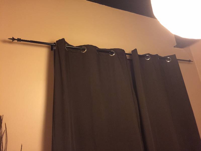 lot 29 image: Window Drapery and Floor Decor