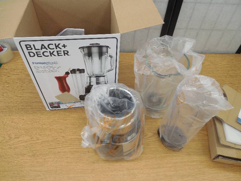 lot 47 image: BLACKDECKER Fusion Blade Digital Blender, BlackSilver