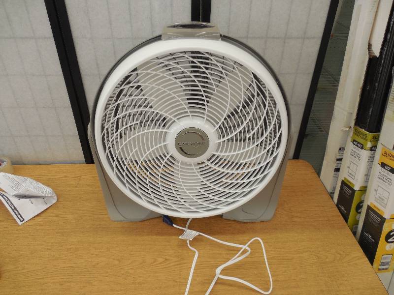 lot 58 image: Lasko 20 Cyclone Fan