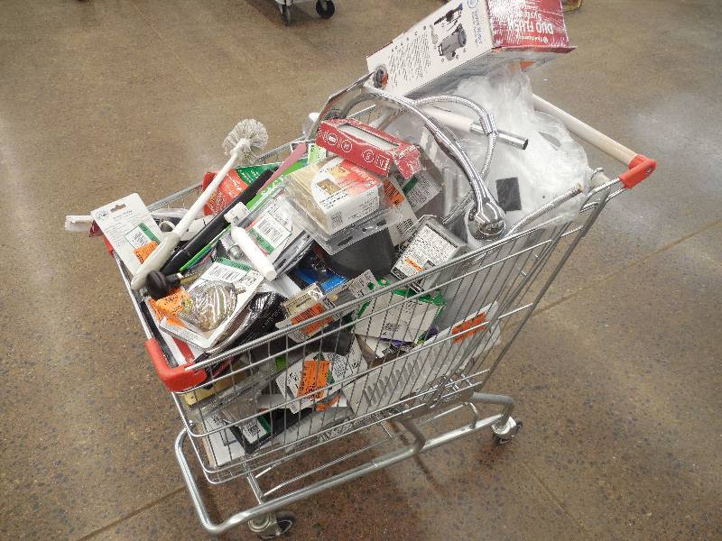 lot 82 image: SHOPPING CART FULL OF MISC GOODS
