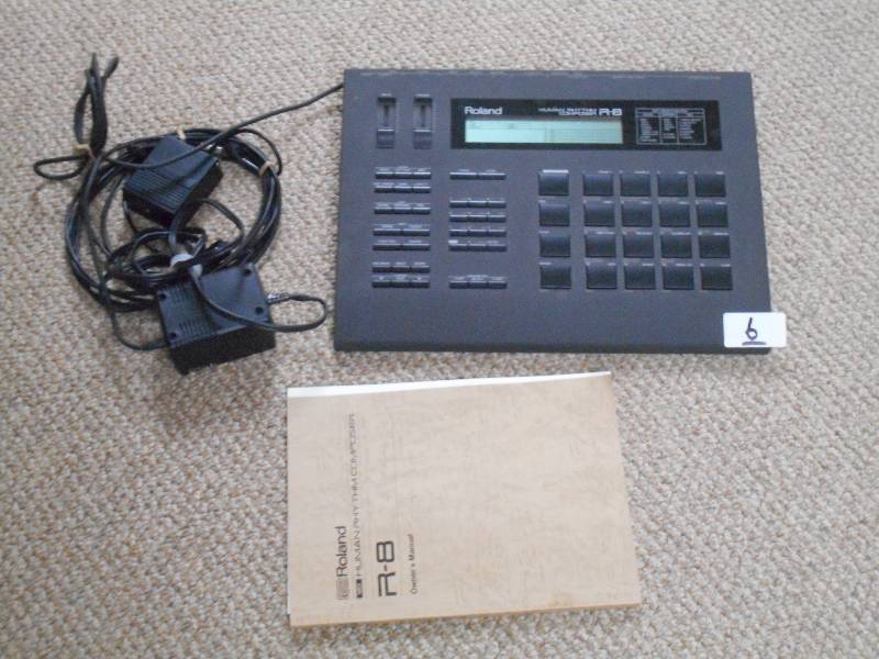 Roland R-8 Human Rythym Machine Wit...