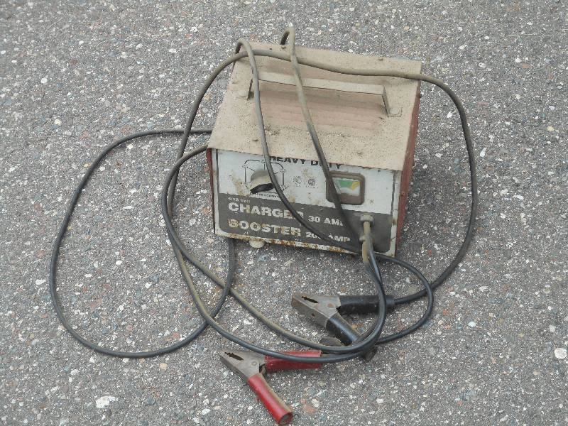lot 43 image: 612Volt 200Amp Booster With 30 Amp...