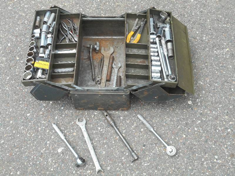 lot 45 image: Portable Tool Chest With Misc Socke...