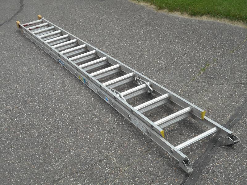 lot 53 image: Werner 28ft Aluminum Extension Ladd...