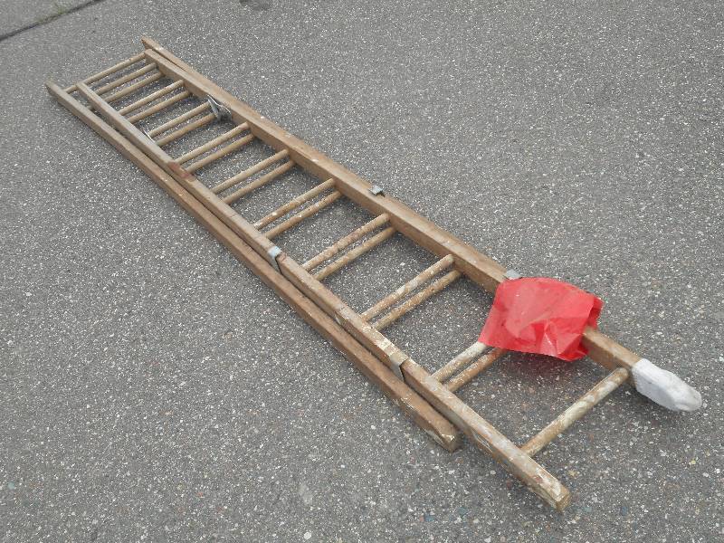lot 55 image: 20ft Wooden Extension Ladder ...