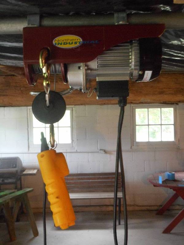 lot 70 image: Northern 120Volt 440# Electric Hois...