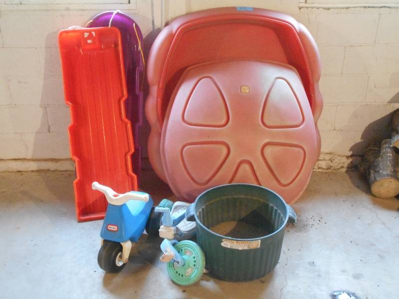 lot 89 image: Kids Toys (2) Snow Sleds, Sandbox,...