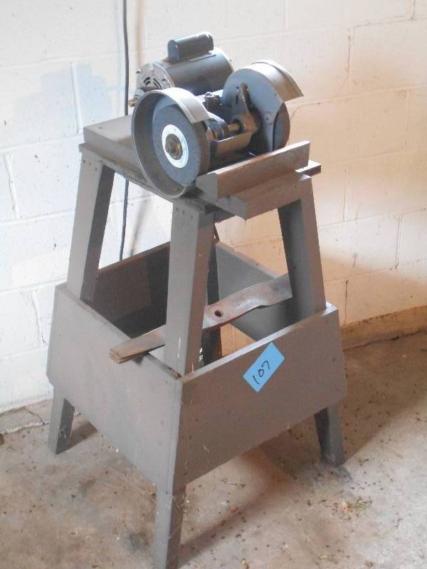 lot 107 image: Homemade 120Volt Dual-Wheel Lawn Mo...