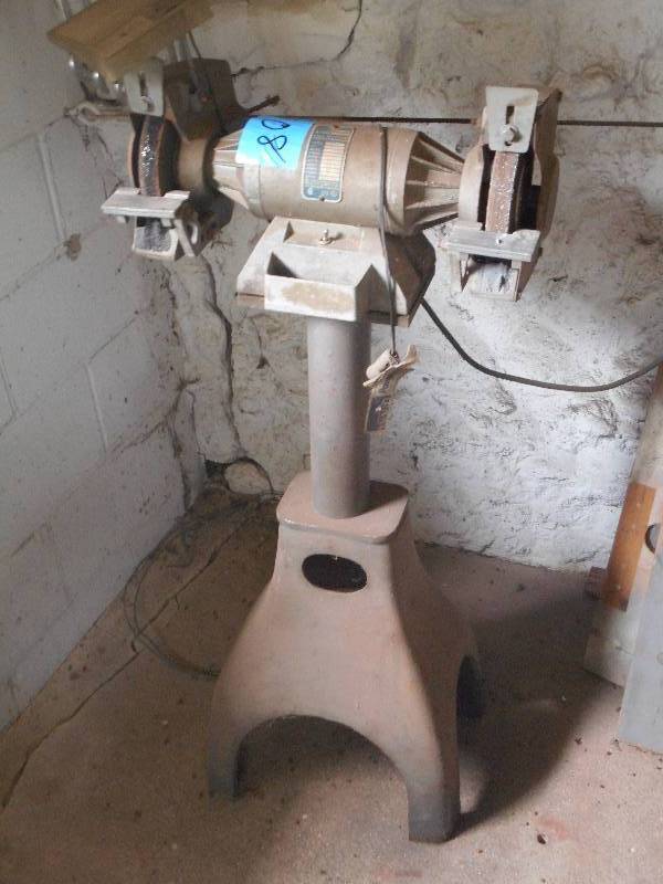 lot 108 image: 12HP 120Volt Dual Wheel Grinder Wi...