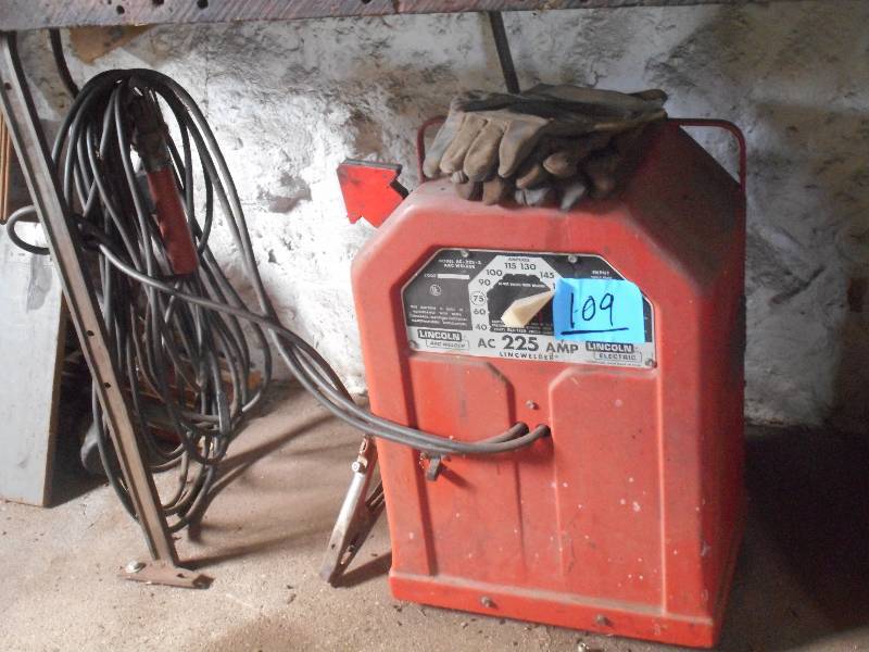 lot 109 image: Lincoln 225Amp Arc Welder With Lead...