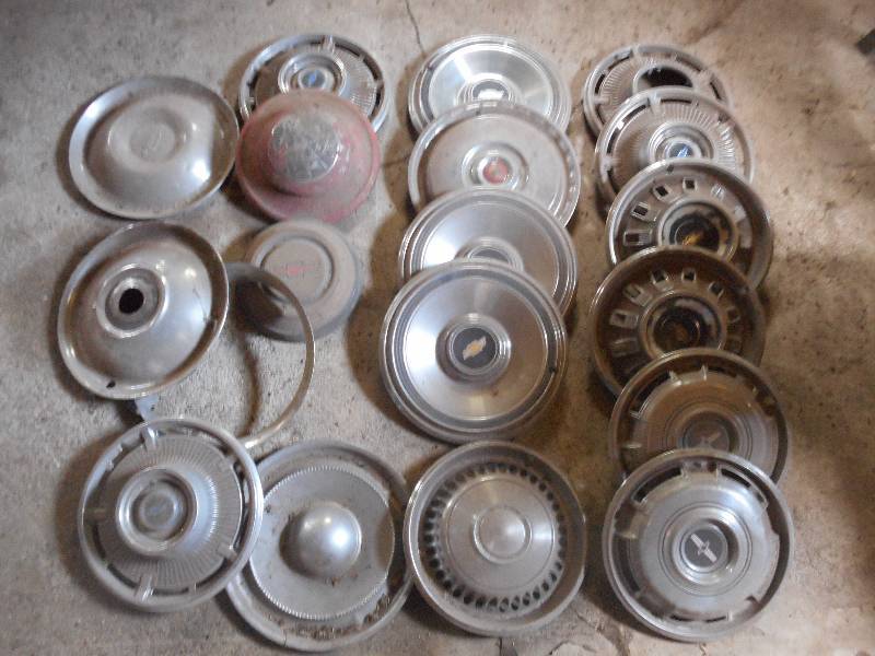 lot 137 image: Lot Of Assorted Vintage Hub Caps ...