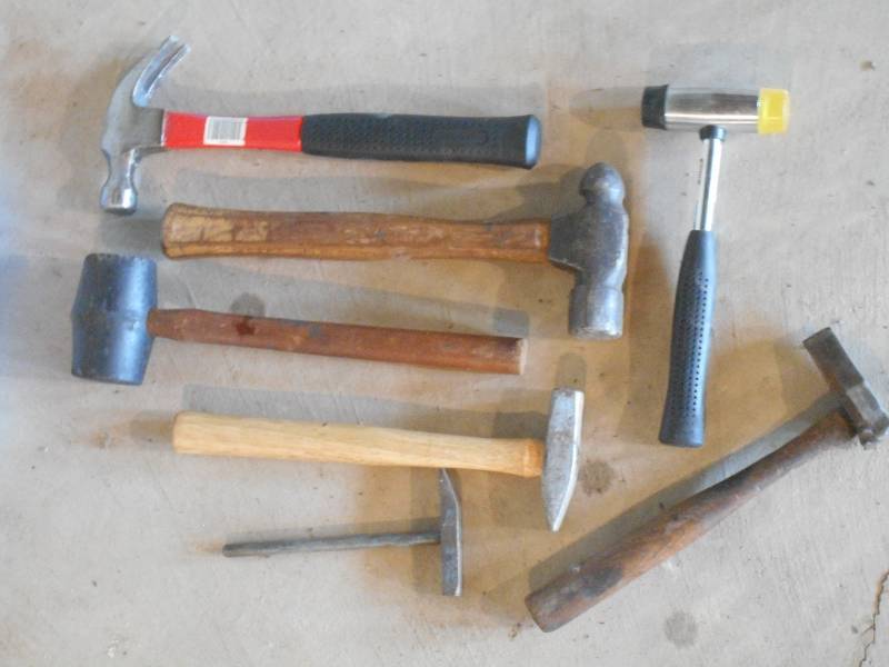 lot 130 image: Flat Of Assorted Hammers ...