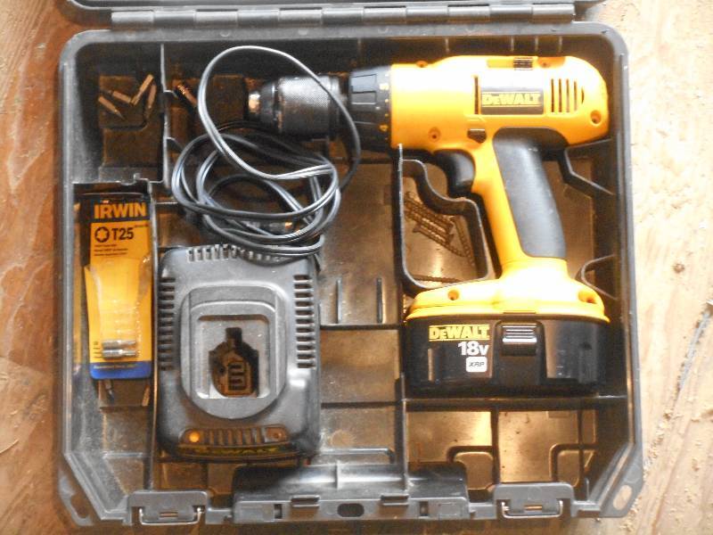 lot 150 image: DeWalt XRP 12 VSR 18Volt Drill Se...