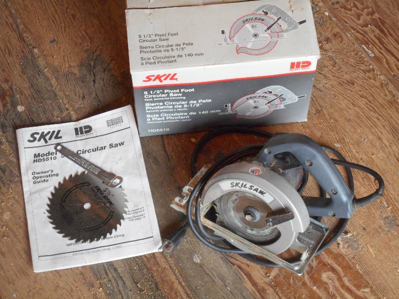 lot 157 image: Skil 5.5 Pivot Foot Circular Saw, ...