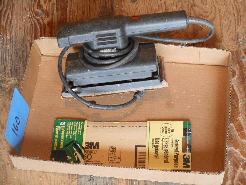 lot 160 image: Black & Decker 3x9 Finishing Sand...