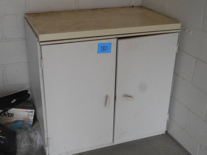lot 180 image: 4-Level Stee Shop Cabinet With Barn...