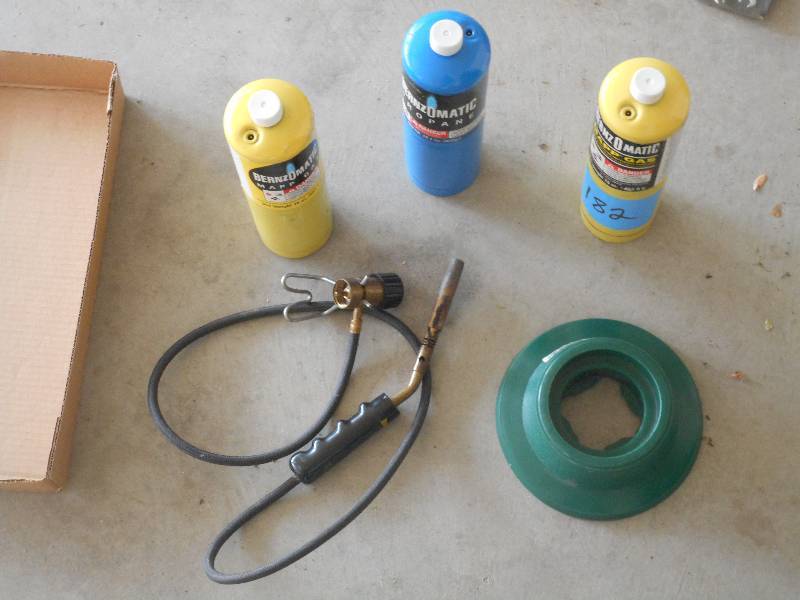 lot 182 image: Bernz-O-Matic Torch Set With (3) Fu...