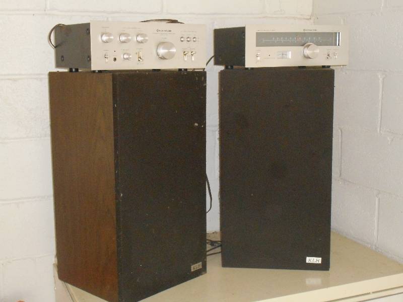 lot 190 image: Kenwood AMFM Stereo Tuner With Mat...
