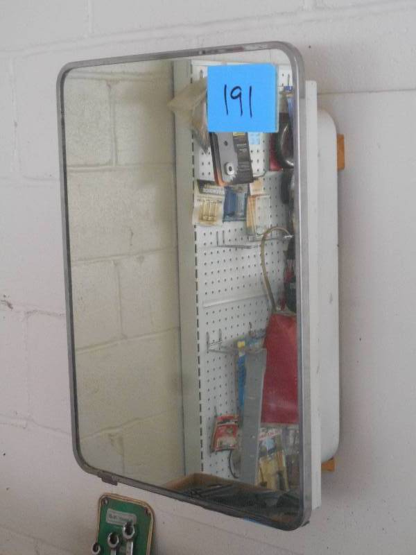 lot 191 image: Vintage Mirrored Medicine Cabinet W...