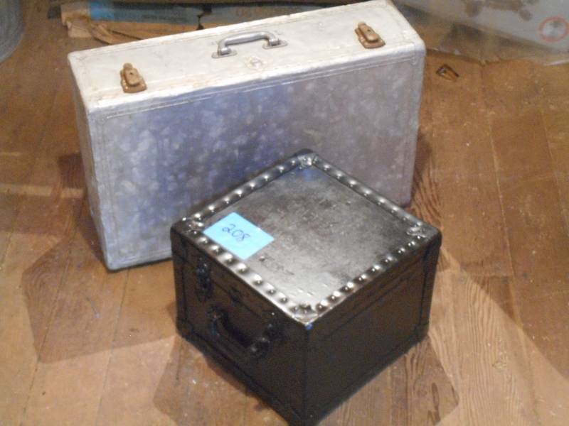 lot 208 image: (2) Vintage Travel Cases, Nice Cond...