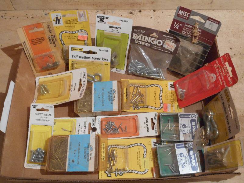lot 218 image: Flat Of Assorted Screws, Hardware, ...