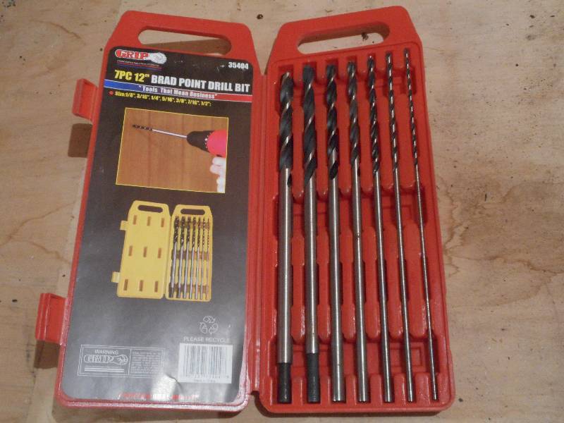 lot 219 image: Complete Grip 7-Piece 12 Brad Poin...
