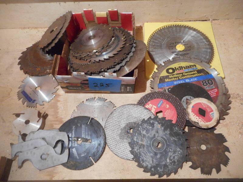 lot 225 image: Flat Of (25) Assorted Circular Saw...
