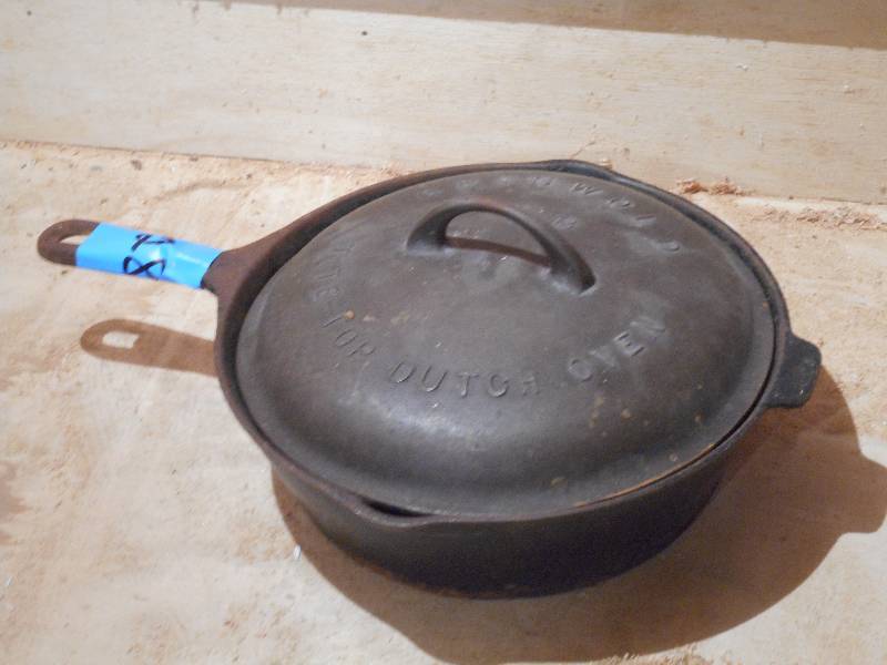 lot 228 image: Antique No.8 Griswold Tite-Top Dutc...