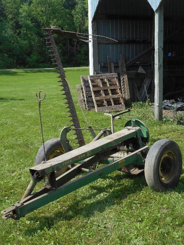 lot 15 image: John Deere 37 Pin-Hitch Sickle Mowe...