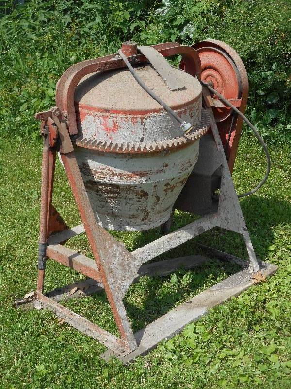 lot 19 image: Commercial 120Volt Electric Concret...