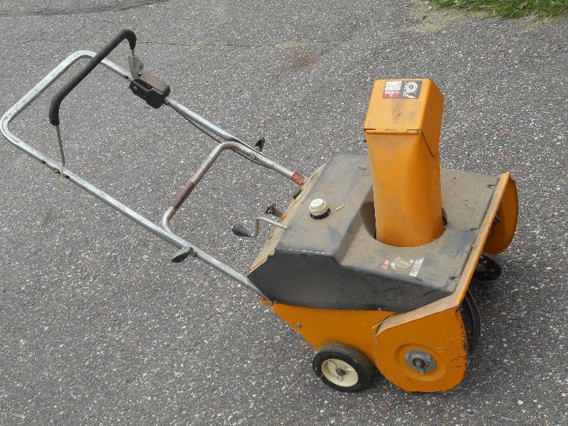 lot 36 image: MTD 20 Gas-Powered Snowblower, Run...