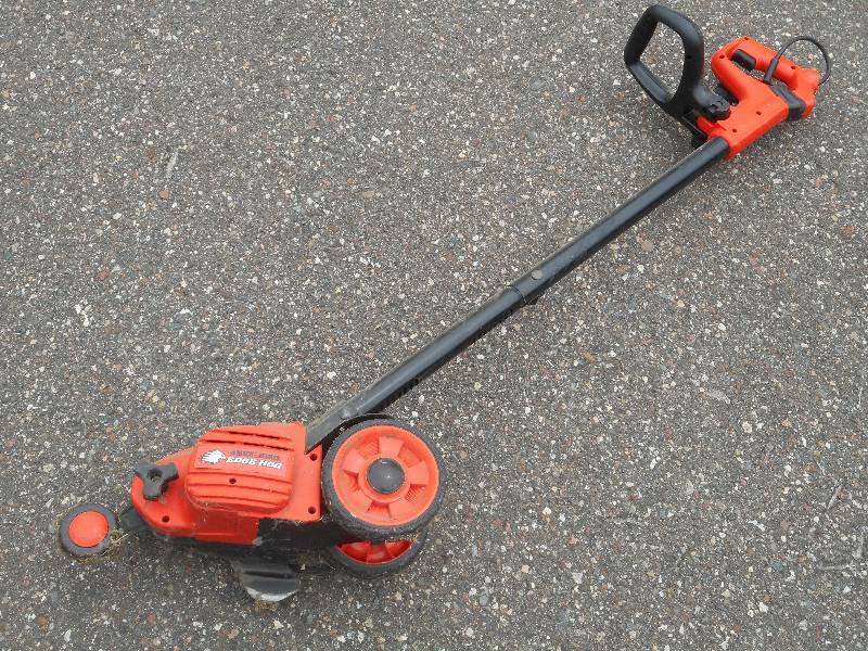 lot 39 image: Black & Decker Hog Electric Garden ...