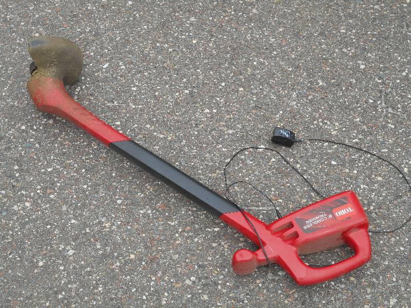 lot 40 image: Toro 8 Cordless Grass Trimmer ...
