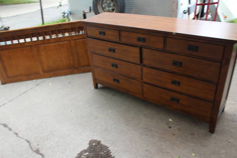 lot 10 image: 6-Piece Bedroom Set Including Headboard AND Footboard AND Dresser AND Mirror AND 2) End Tables
