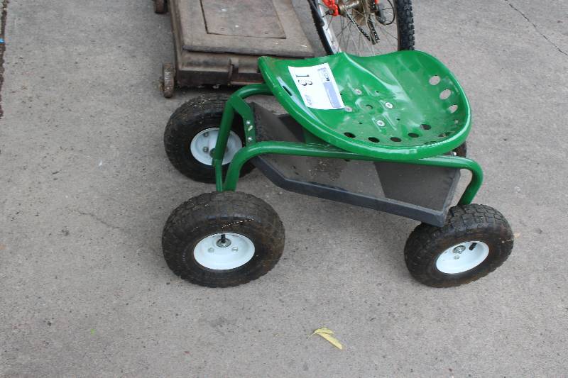 lot 13 image: Seated 4-Wheel Creeper