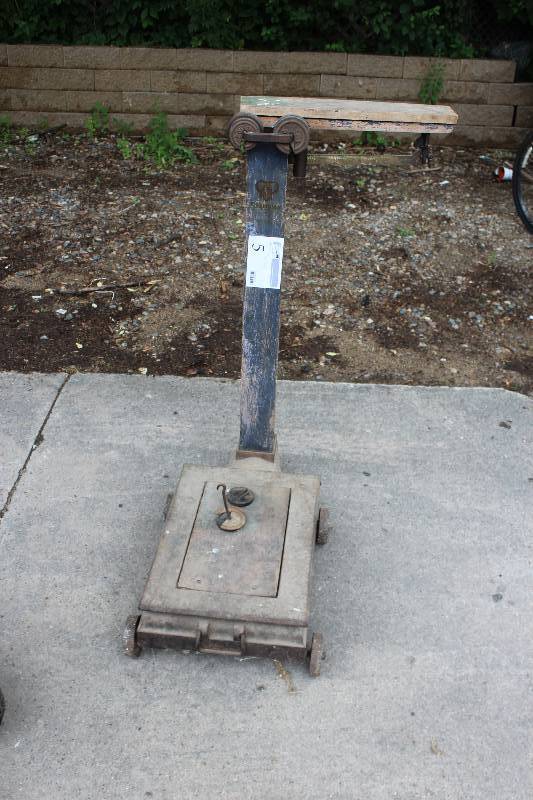 lot 5 image: Champion Scale