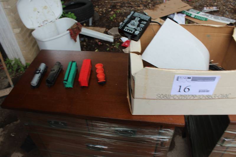 lot 16 image: Vintage Train Set w Track and Mini-Guage Railroad Hobby Transformer