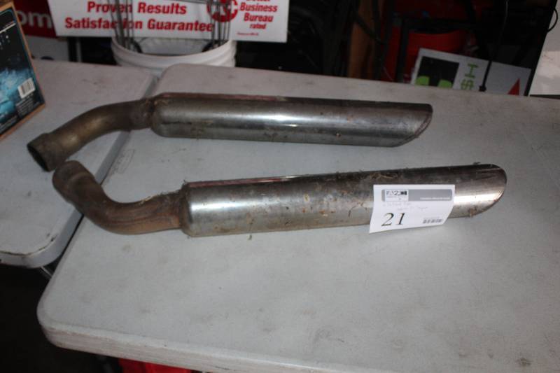 lot 21 image: Lot of (2) Exhaust Pipes