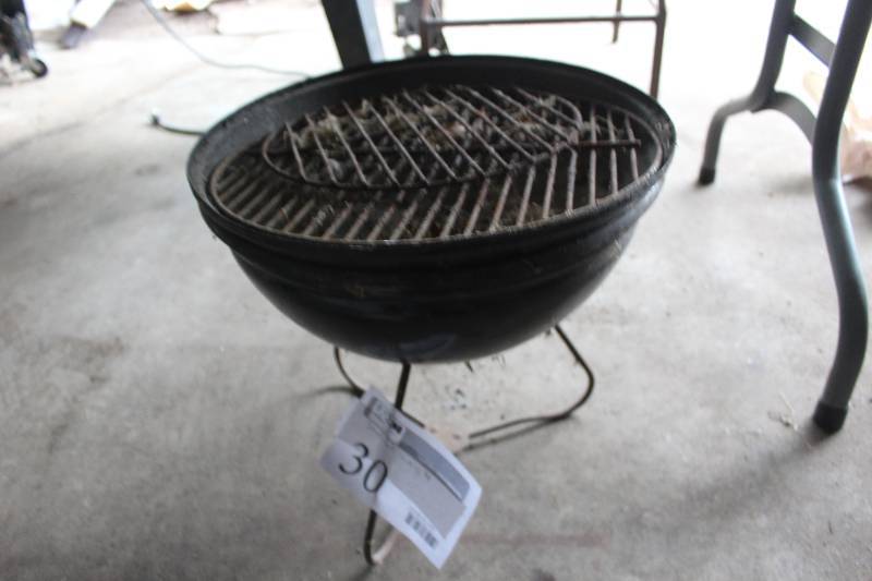 lot 30 image: Small Grill wo Lid